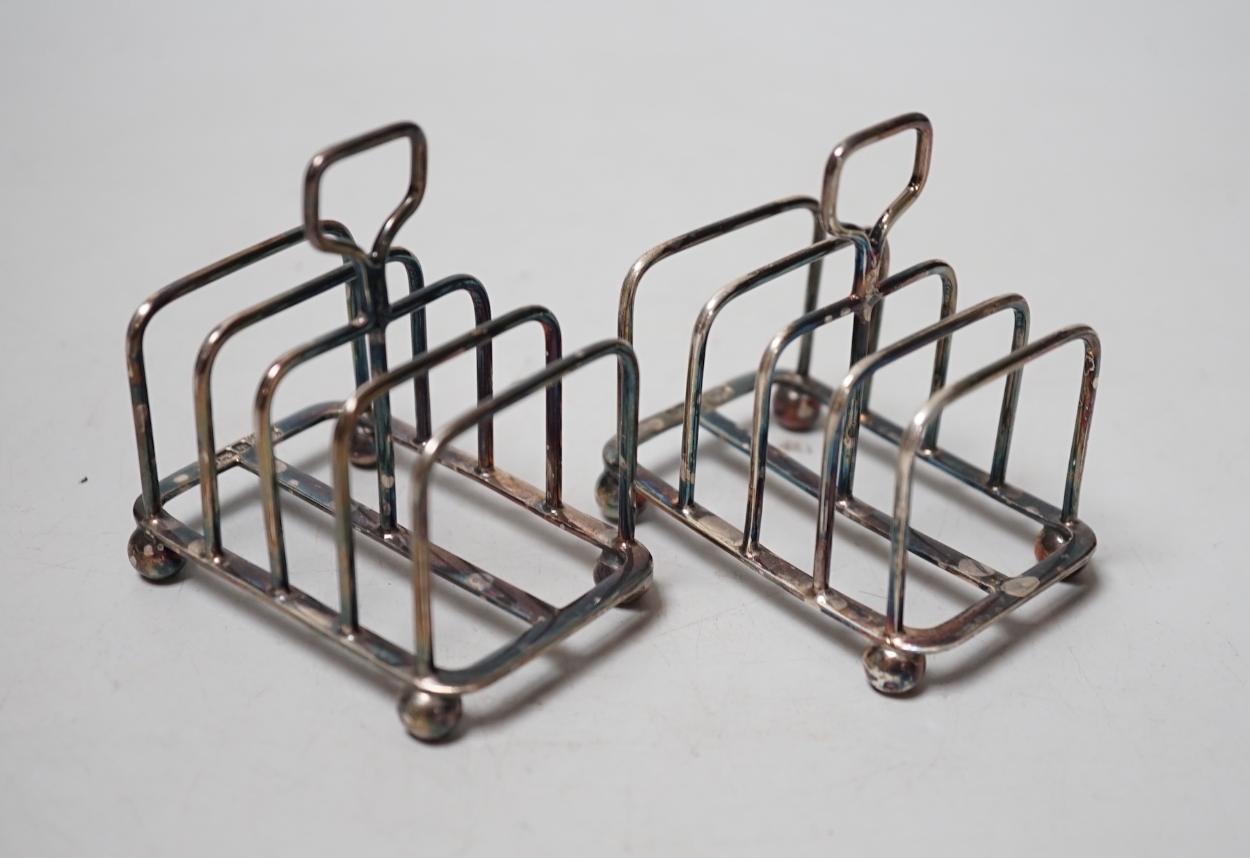 A pair of Edwardian small five bar silver toast racks, George Edwards & Sons, Sheffield, 1909, 68mm.